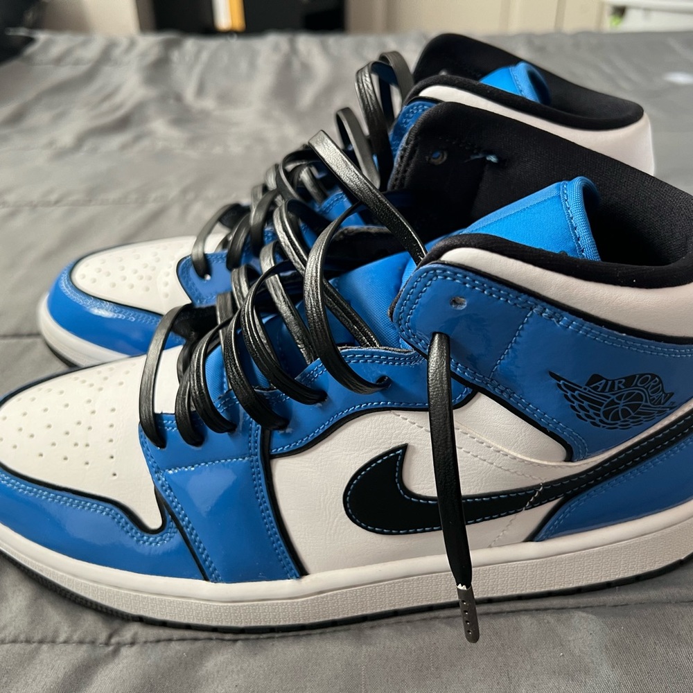 Jordan 1 Signal Blue
